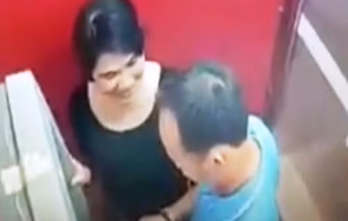 Hình ảnh cặp vợ chồng thực hiện việc rút tiền từ thẻ ATM của chị Uyên. Ảnh cắt từ clip.