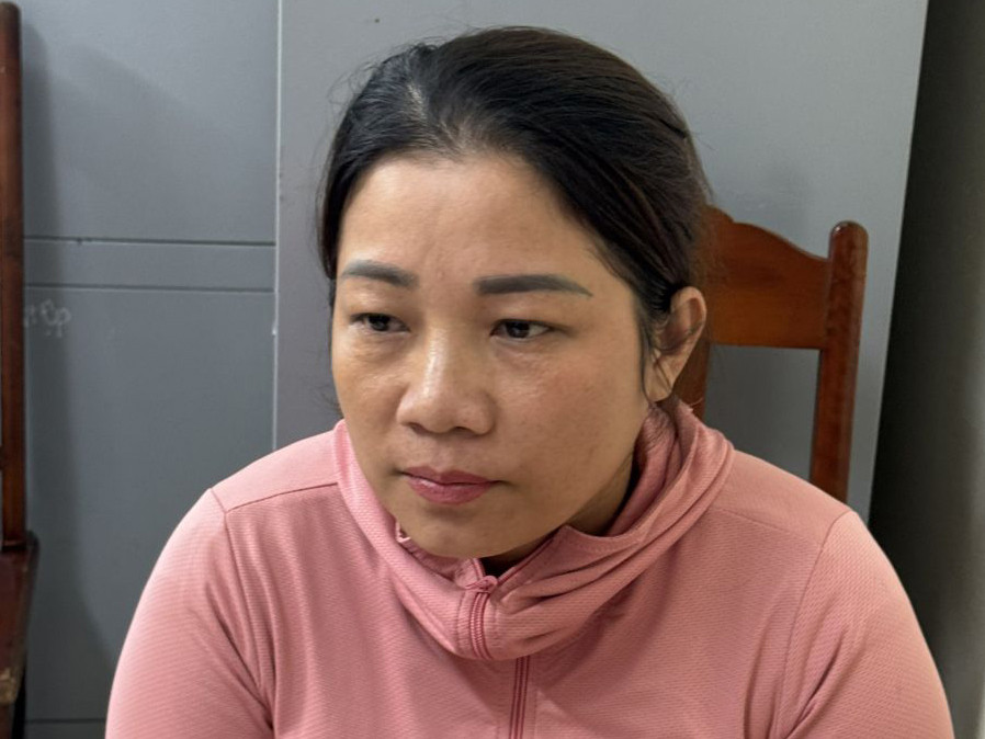 Bắt “nữ quái” mua bán bé gái 5 ngày tuổi ở Thanh Hóa Bat “nu quai” mua ban be gai 5 ngay tuoi o Thanh Hoa