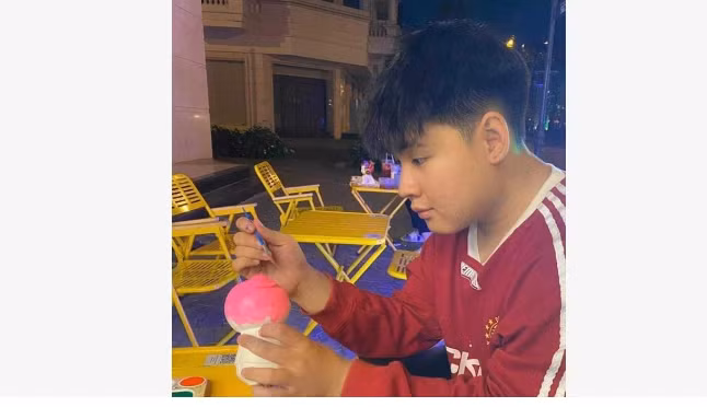 Me Tay Du Ky, cha dat cho con trai cai ten doc la-Hinh-2