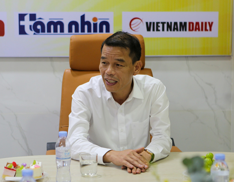 Phó trưởng Ban Tuyên giáo Trung ương Vũ Thanh Mai thăm, chúc mừng Báo Tri thức và Cuộc sống Pho truong Ban Tuyen giao Trung uong Vu Thanh Mai tham, chuc mung Bao Tri thuc va Cuoc song