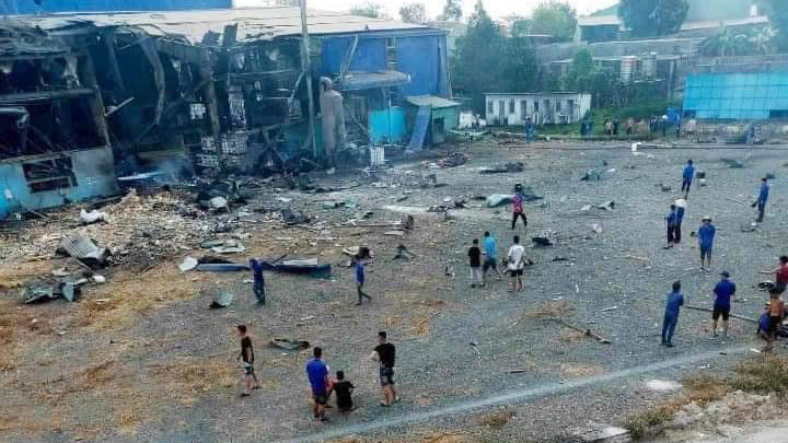 Vụ nổ phá tan một phần nhà xưởng.