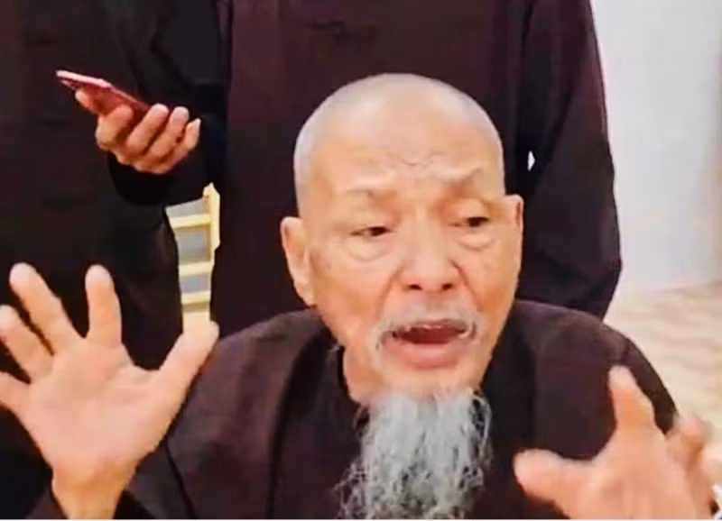 Theo kết luận điều tra, bị can Lê Tùng Vân là người có vai trò tổ chức, chỉ đạo để 2 bị can Nhất Nguyên và Nhị Nguyên tạo ra các tài khoản mạng xã hội. Các tài khoản này được dùng để đăng tải các video clip chứa nội dung vi phạm pháp luật, gây mất an ninh trật tự tại địa phương. 