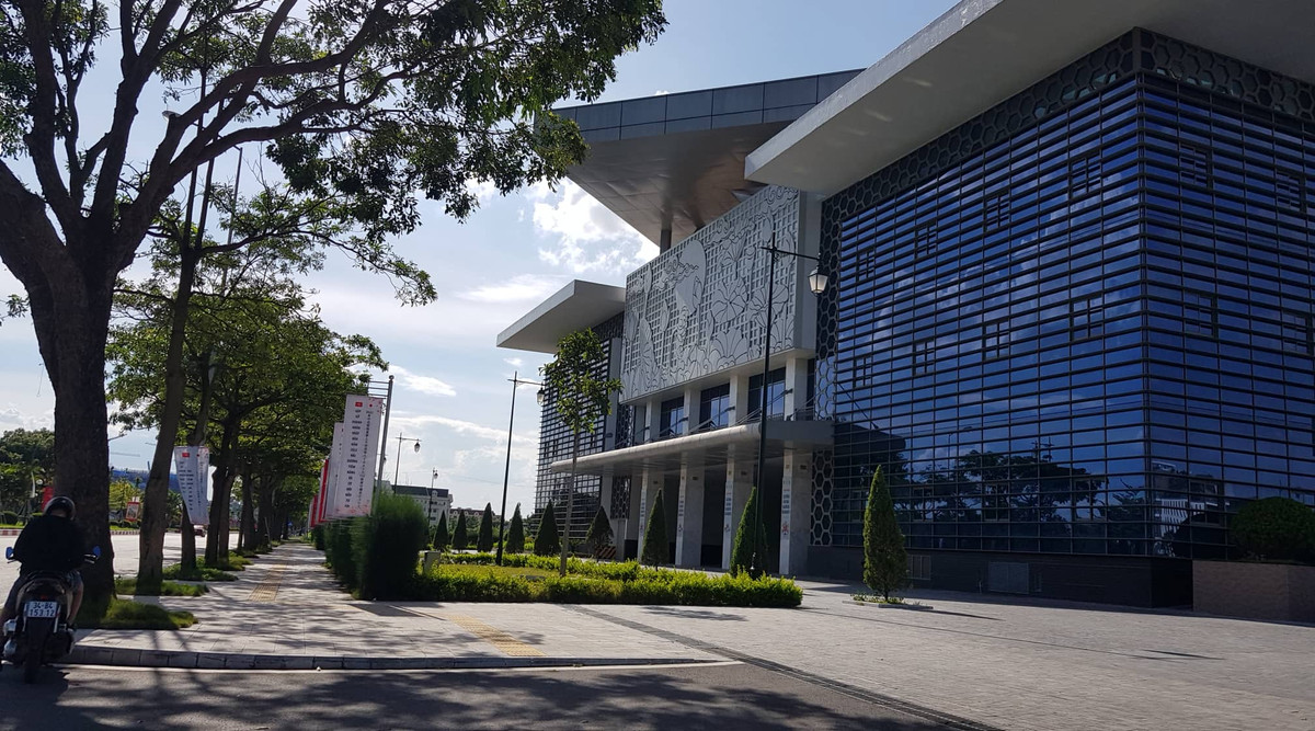 Mới đây, Báo Thanh tra đưa tin, qua tiến hành thanh tra việc quản lý đầu tư xây dựng cơ bản của Ban Quản lý dự án đầu tư xây dựng tỉnh Hải Dương tại công trình Trung tâm Văn hoá xứ Đông Hải Dương, cơ quan thanh tra phát hiện việc nghiệm thu sai tăng 4.529.098.900 đồng và một số vi phạm khác. 