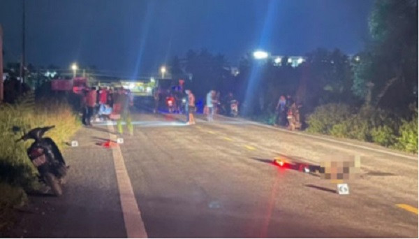  Phát hiện người đàn ông tử vong trên đường, nghi do tự thiêu: Ngày 12/6, Công an thị xã Cai Lậy, Tiền Giang đang điều tra nguyên nhân tử vong của người đàn ông được người dân phát hiện vào tối 11/6, trên đường tỉnh 868B. Khoảng 19h40 ngày 11/6, người dân sống ở ven tỉnh lộ 868B mới, đoạn thuộc địa bàn phường Nhị Mỹ, hốt hoảng chứng kiến cảnh một người đàn ông bốc cháy ngùn ngụt trên đường, vội hô hoán cùng nhau dập lửa và báo cơ quan chức năng, tuy nhiên người này đã tử vong.