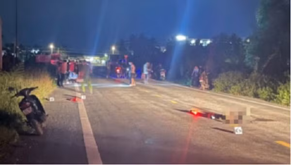  Phát hiện người đàn ông tử vong trên đường, nghi do tự thiêu: Ngày 12/6, Công an thị xã Cai Lậy, Tiền Giang đang điều tra nguyên nhân tử vong của người đàn ông được người dân phát hiện vào tối 11/6, trên đường tỉnh 868B. Khoảng 19h40 ngày 11/6, người dân sống ở ven tỉnh lộ 868B mới, đoạn thuộc địa bàn phường Nhị Mỹ, hốt hoảng chứng kiến cảnh một người đàn ông bốc cháy ngùn ngụt trên đường, vội hô hoán cùng nhau dập lửa và báo cơ quan chức năng, tuy nhiên người này đã tử vong.