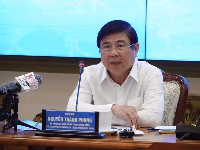 Ông Nguyễn Thành Phong sinh ngày 18/7/1962, quê quán xã Tam Phước, huyện Châu Thành, tỉnh Bến Tre. Ông Phong là Ủy viên Trung ương Đảng: Khóa XI, XII, XIII. Từ tháng 12/2015 - 8/2021, ông Phong giữ chức Phó Bí thư Thành ủy TP Hồ Chí Minh khóa X, XI; Bí thư Ban Cán sự Đảng, Chủ tịch UBND TP HCM khóa VIII nhiệm kỳ 2011-2016, khóa IX nhiệm kỳ 2016-2021; khóa X nhiệm kỳ 2021-2026. Ngày 20/8/2021, Bộ Chính trị đã có Quyết định về việc điều động, phân công ông Nguyễn Thành Phong, Ủy viên Trung ương Đảng, Phó Bí thư Thành ủy, Chủ tịch UBND TPHCM giữ chức Phó Trưởng Ban Kinh tế Trung ương.