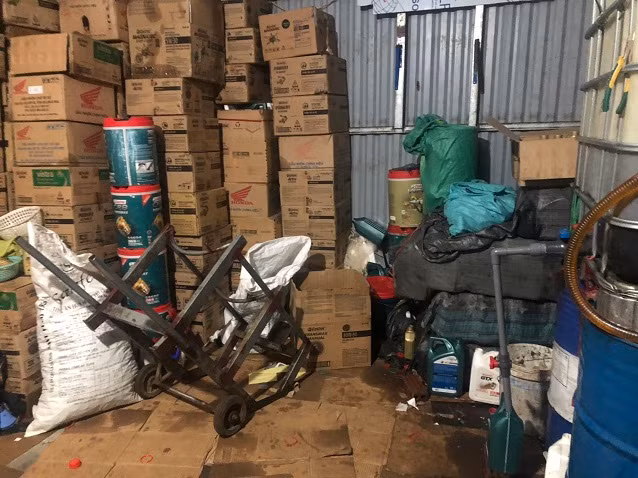 Hai Duong: Phat hien co so san xuat, buon ban dau nhot gia quy mo lon