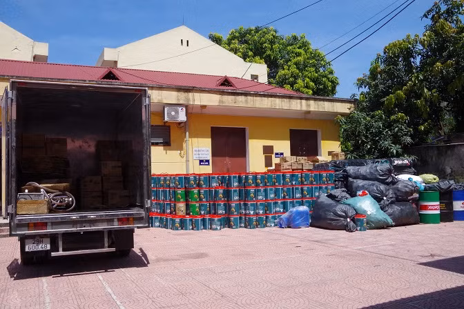 Hai Duong: Phat hien co so san xuat, buon ban dau nhot gia quy mo lon-Hinh-5