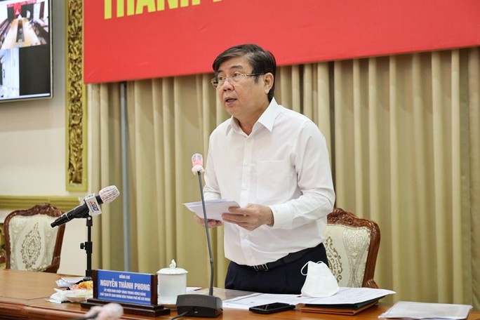 Từ 4/2004 - 10/2006: Bí thư Trung ương Đoàn Thanh niên Cộng sản Hồ Chí Minh phụ trách phía Nam; Bí thư Thường trực Trung ương Đoàn Thanh niên Cộng sản Hồ Chí Minh (từ 7/2005).Tháng 11/2006 - 1/2009: Thành ủy viên, Bí thư Quận ủy Quận 2, TP Hồ Chí Minh. Từ tháng 1/2009 - 10/2010: Phó Bí thư Tỉnh ủy Bến Tre. Ông Phong làm Bí thư Tỉnh ủy Bến Tre (10/2010 đến 7/2013), Ủy viên Trung ương Đảng khóa XI. Từ 7/2013 - 1/2015: Ủy viên Trung ương Đảng khóa XI, Bí thư Tỉnh ủy, Chủ tịch HĐND tỉnh Bến Tre. 