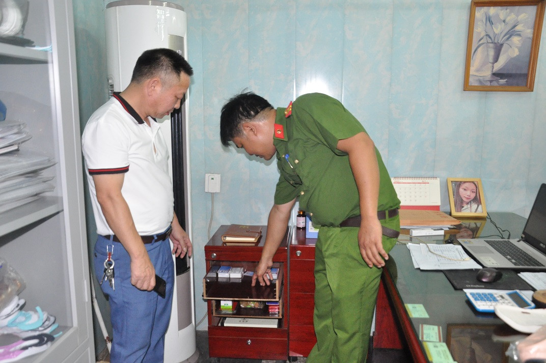 Hai Duong: Cong nhan dot nhap phong giam doc de trom cap tai san-Hinh-3