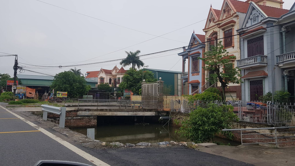 Hai Duong: Nhieu ho dan xay cau dan sinh vuot kenh can xu ly dut diem-Hinh-5