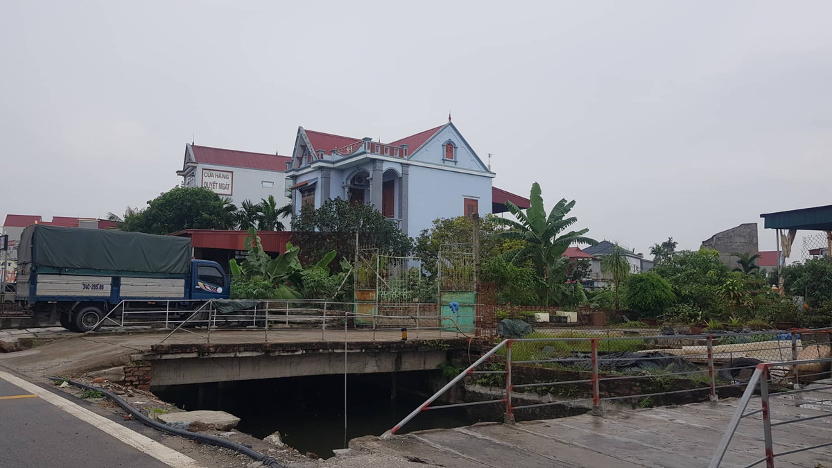 Hai Duong: Nhieu ho dan xay cau dan sinh vuot kenh can xu ly dut diem-Hinh-6