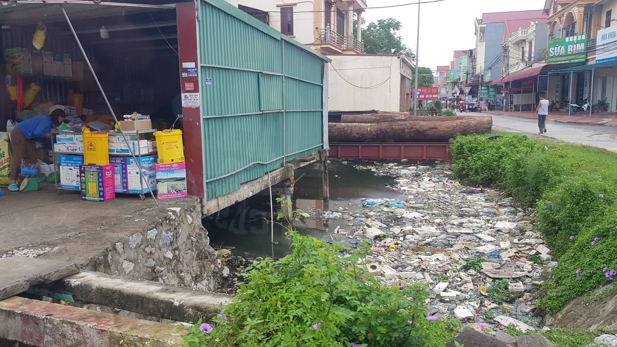 Hai Duong: Nhieu ho dan xay cau dan sinh vuot kenh can xu ly dut diem