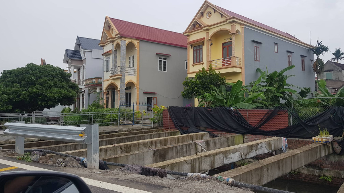 Hai Duong: Nhieu ho dan xay cau dan sinh vuot kenh can xu ly dut diem-Hinh-8