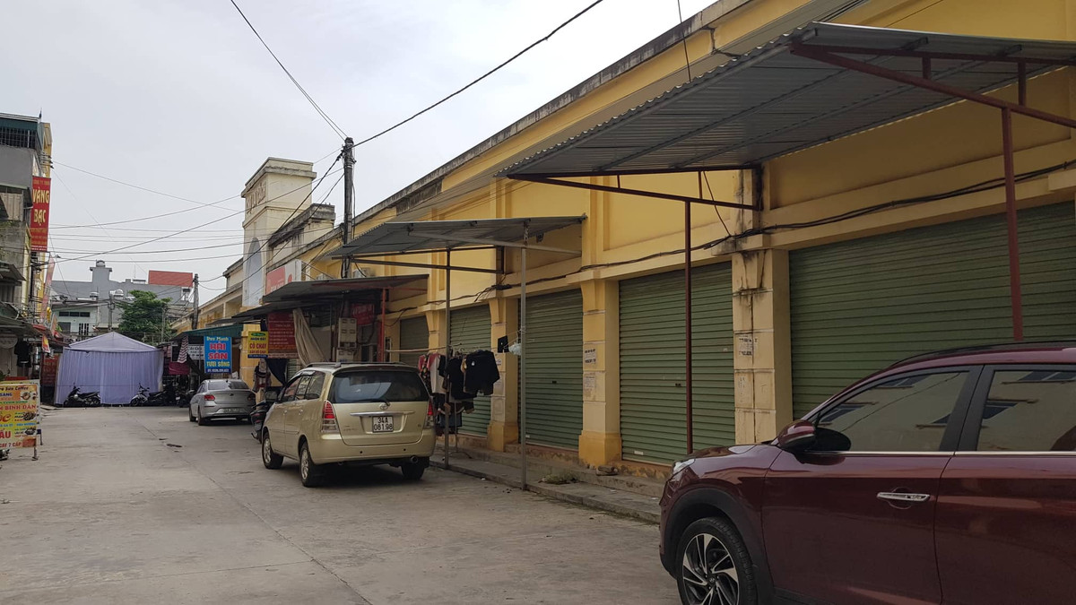 Các kiot tại dự án chợ dân sinh Lai Cách đều đóng cửa.
