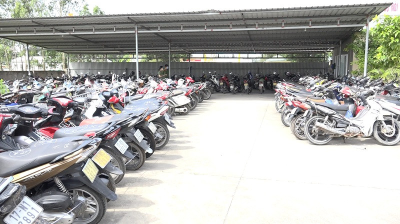 Hai Duong: Lat thu doan “trum” kho chua gan 100 moto nghi la tai san trom cap-Hinh-6