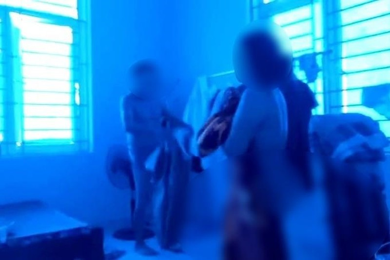 Nữ chủ tịch Hội phụ nữ xã bị cách chức do “tòm tem” Chủ tịch xã. Ngày 25/6, một lãnh đạo xã Thành Mỹ, huyện Thạch Thành, tỉnh Thanh Hóa, cho biết Hội Phụ nữ huyện này vừa ra quyết định thi hành kỷ luật bằng hình thức cách chức đối với bà Trương Thị Hà - nguyên Chủ tịch Hội Phụ nữ xã Thành Mỹ. Bà Hà được xác định đã có quan hệ bất chính với nguyên Chủ tịch UBND xã Thành Mỹ Trương Văn Gương khiến dư luận bức xúc. Ngày 18/6, ông Gương cũng bị cách chức.