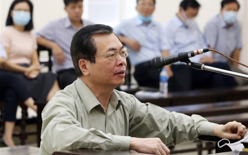  Vụ án sai phạm về đất đai xảy ra tại Tổng Công ty cổ phần Bia - Rượu - Nước giải khát Sài Gòn (Sabeco) gây thiệt hại cho Nhà nước hơn 2.700 tỷ đồng. Tại phiên phúc thẩm tháng 1/2021, Tòa án Nhân dân Cấp cao tại Hà Nội đã tuyên án 10 bị cáo. Ông Vũ Huy Hoàng –nguyên Bộ trưởng Bộ Công Thương bị tuyên 11 năm tù; Nguyễn Hữu Tín - nguyên phó chủ tịch TP HCM 6 năm 6 tháng tù.