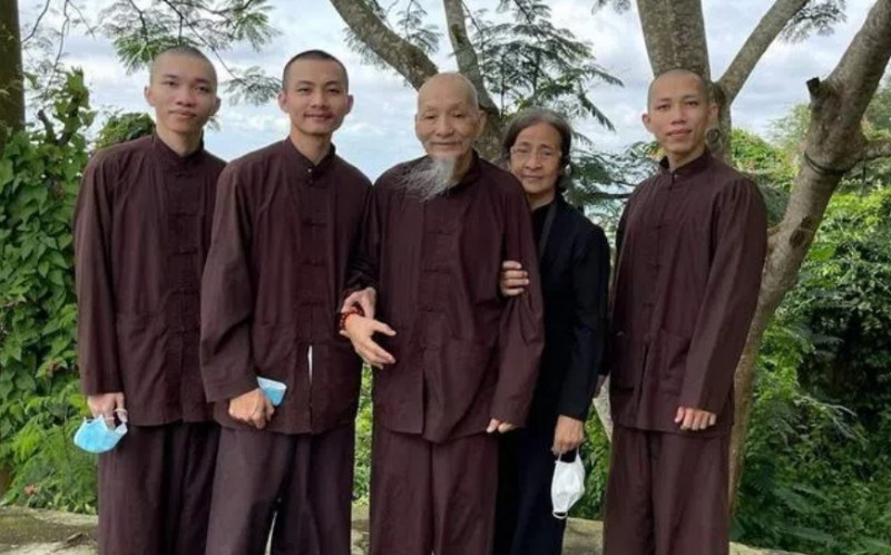 Viện kiểm sát nhân dân tỉnh Long An vừa có cáo trạng truy tố 6 bị can Lê Tùng Vân, Lê Thanh Hoàn Nguyên, Lê Thanh Nhất Nguyên, Lê Thanh Tùng Dương, Lê Thanh Nhị Nguyên, Cao Thị Cúc về tội "Lợi dụng các quyền tự do dân chủ xâm phạm lợi ích của Nhà nước, quyền, lợi ích hợp pháp của tổ chức, cá nhân".