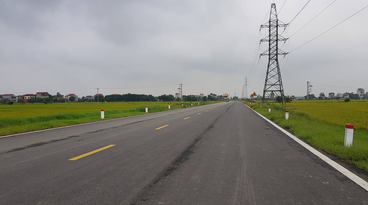 Vạch sơn làn đường cũng đã được kẻ sẵn.