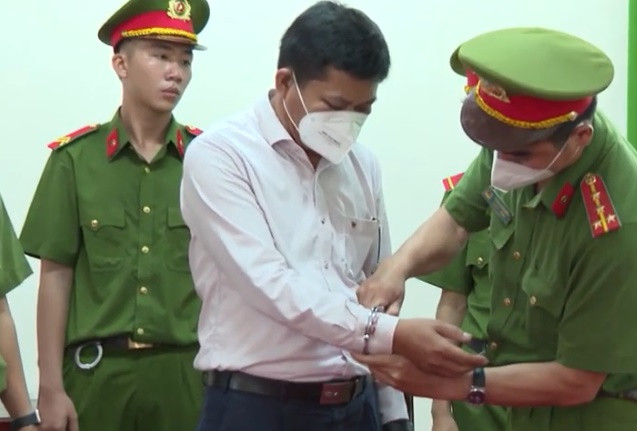 Cuu Giam doc CDC Binh Phuoc tung “tra qua” Viet A bi bat-Hinh-2