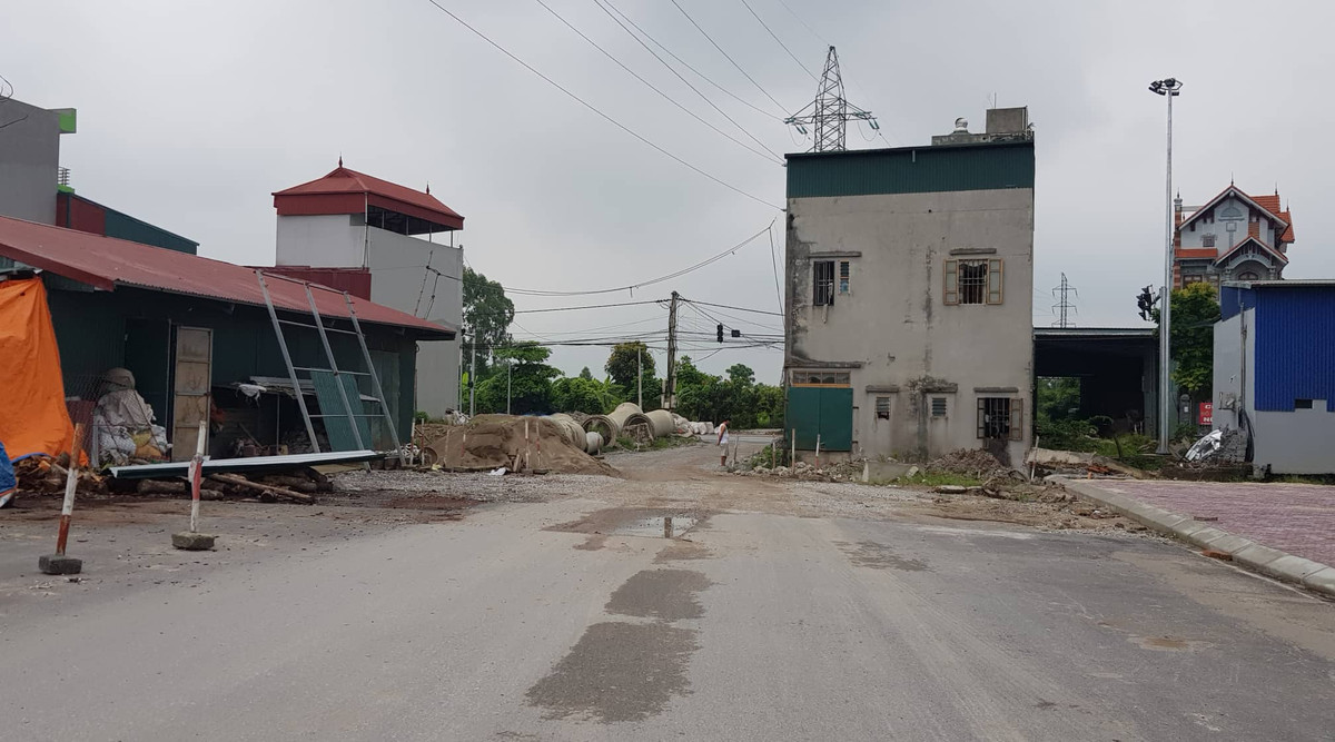 Dẫn đến chủ đầu tư phải tạm dừng thi công dự án tại khu vực này.