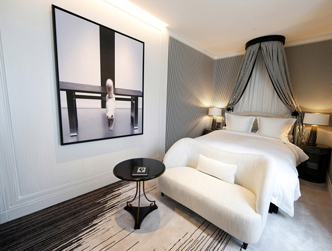 Đặc biệt, chú mèo giàu có Choupette thường chơi game trên Ipad và sở hữu phòng ngủ, sách và bộ sưu tập riêng mang tên mình