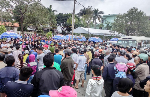 Hang nghin nguoi tien biet ong Nguyen Ba Thanh ve dat me-Hinh-7