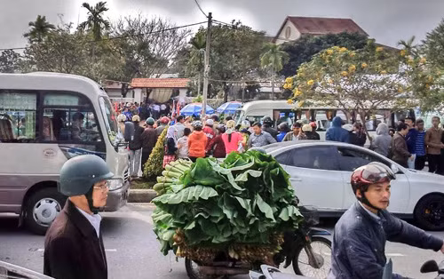 Hang nghin nguoi tien biet ong Nguyen Ba Thanh ve dat me