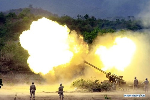 Cũng theo số liệu của SIPRI, ít nhất Campuchia đã nhận từ Trung Quốc 4 tàu chiến, 50 giàn tên lửa di động, 2 máy bay vận tải và 12 trực thăng được mua qua các khoản vay tín dụng của chính Trung Quốc.