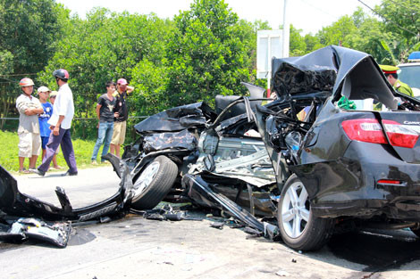 Vụ tai nạn khiến 4 người trong xe tử vong tại chỗ.