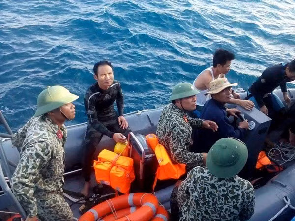 Đội người nhái sẵn sàng.