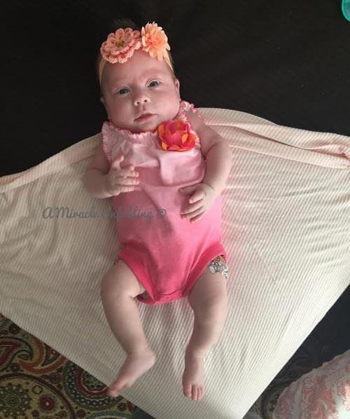 Bé Scarlett nặng 4,4kg. 