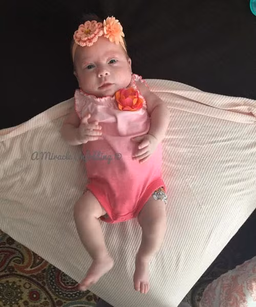 Bé Scarlett nặng 4,4kg. 