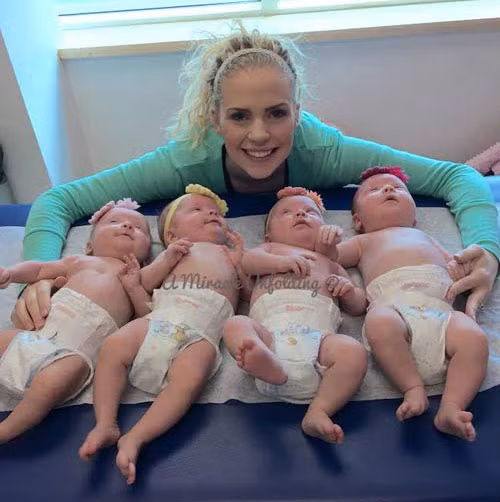 Ảnh 4 bé sinh tu dẹp thien thàn của bà mẹ hiém muọn