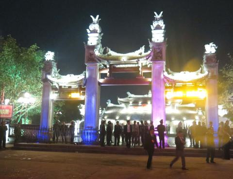 Het hon voi bia da tieng Anh...co dau o den Tran