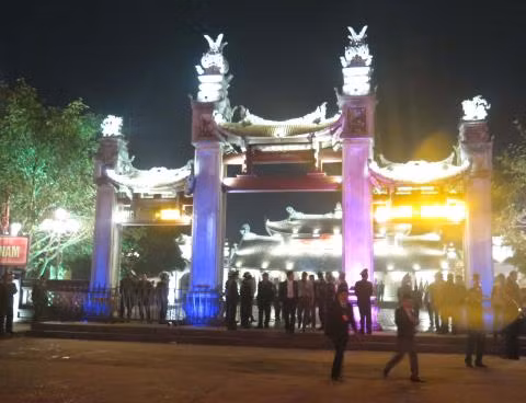 Het hon voi bia da tieng Anh...co dau o den Tran