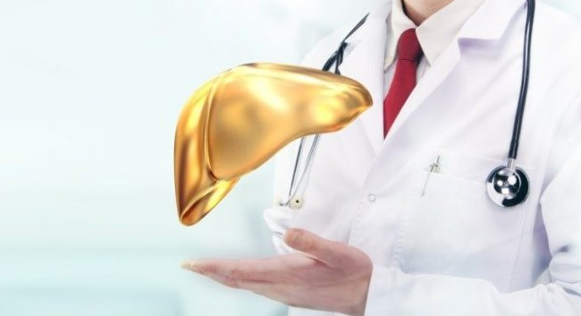 Cô Chu và gia đình rất hoang mang khi bị chẩn đoán mắc bệnh xơ gan, còn là bệnh xơ gan giai đoạn cuối. Bác sĩ nói thẳng: Thực ra, cô Chu đã được cơ thể "nhắc nhở" thông qua các tín hiệu cảnh báo trên da mặt, thế nhưng vì thiếu hiểu biết, cô Chu đã nhiều lần bỏ qua.