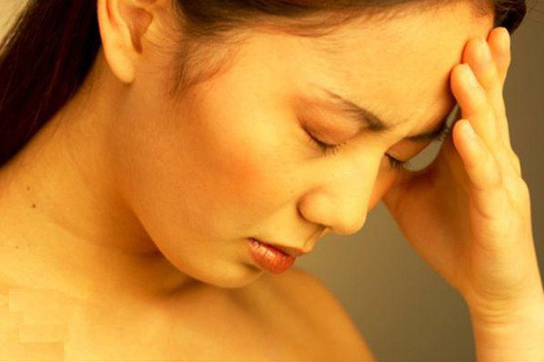 Qua trường hợp này, bác sĩ điều trị cho cô Chu cũng muốn nhắn nhủ mọi người , khi trên mặt có dấu hiệu xấu xí này, hãy đi khám càng sớm càng tốt.