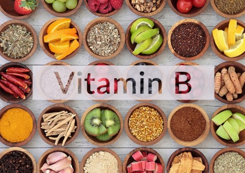Thứ ba, theo nghiên cứu của Canada, bổ sung vitamin B hợp lý có thể thúc đẩy quá trình tiết dịch tiêu hóa, tăng cường nhu động đường tiêu hóa, đại tiện dễ dàng, giảm nguy cơ mắc các bệnh như ung thư ruột kết, ung thư trực tràng. Một chế độ ăn uống hợp lý hàng ngày, bao gồm trái cây, rau, đậu và ngũ cốc, nhìn chung có thể cung cấp đủ vitamin B.