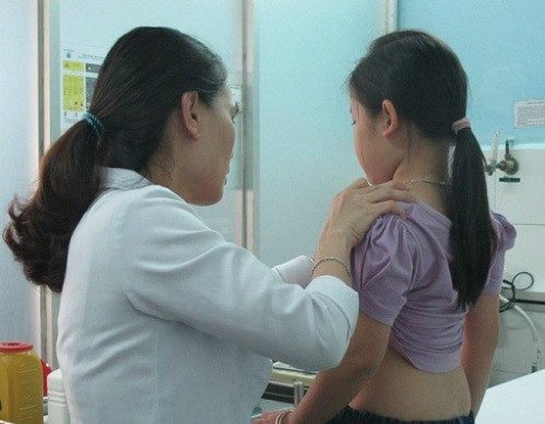 3. Nội tạng động vật: Nếu thường xuyên sử dụng phủ tạng động vật nấu ăn, chế biến các món khoái khẩu thì tuyến giáp, tuyến sinh dục và các chất khác có chứa nội tiết tố cũng sẽ bị ảnh hưởng, gây dậy thì sớm.