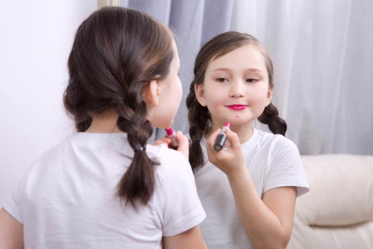 1. Đồ ăn vặt: Tiêu thụ thường xuyên các loại thực phẩm "3 cao" - có hàm lượng calo cao, chất béo cao và lượng đường cao - có thể dẫn đến béo phì, tăng lipid máu và bệnh tim mạch vành.