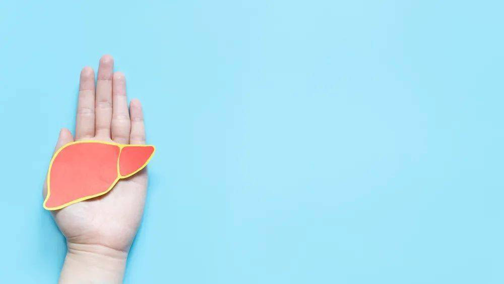 Nên vứt bỏ thức ăn đã bị mốc, không nên bỏ phần mốc rồi ăn tiếp, đảm bảo ăn thức ăn tươi, hợp vệ sinh. Dầu ăn cũng được khuyến khích chọn các nhà sản xuất uy tín, không mua dầu handmade.