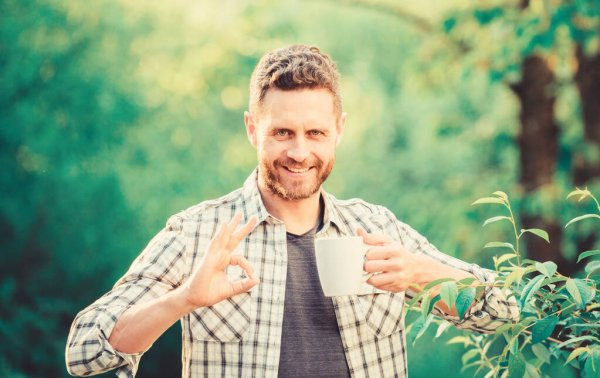 Những người có lưng thẳng, bờ vai rộng và rắn chắc cũng khỏe mạnh và mạnh mẽ hơn những người trông yếu ớt và phong trần.