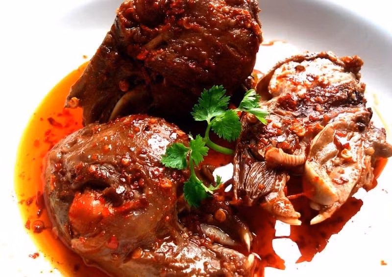 Người bản địa Tứ Xuyên thường ăn món đầu thỏ sốt cay từ một đến vài lần một tuần. Họ hi vọng món ăn này sẽ ngày càng trở nên nổi tiếng và phổ biến khắp nơi.