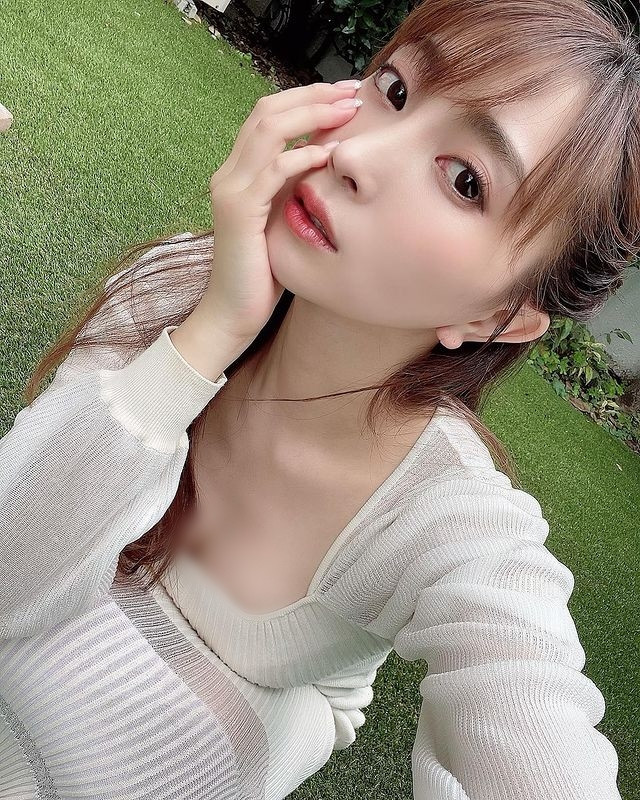 Kể từ khi dịch bệnh bùng phát vào năm ngoái, công việc bị ảnh hưởng, Tomomi Morisaki cũng tạo thêm một kênh Youtube cá nhân để chia sẻ về cuộc sống hàng ngày của mình và tương tác trực tiếp với người hâm mộ.