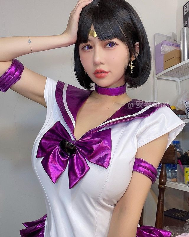 Trên trang cá nhân, hot girl gợi cảm An Hi thường xuyên chia sẻ những hình ảnh xinh đẹp long lanh của mình. Đặc biệt, cô nàng theo đuổi con đường làm mẫu cosplay, thu hút thêm được vô số người hâm mộ.