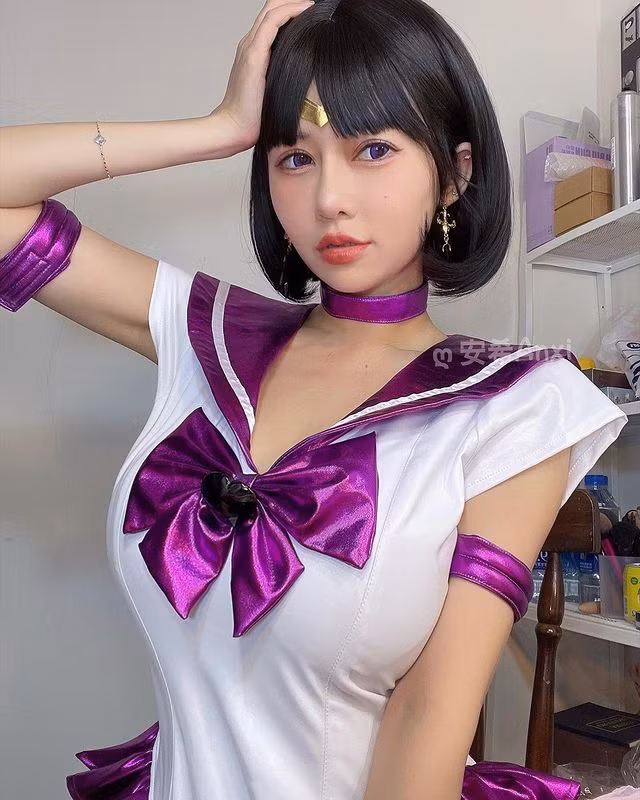 Trên trang cá nhân, hot girl gợi cảm An Hi thường xuyên chia sẻ những hình ảnh xinh đẹp long lanh của mình. Đặc biệt, cô nàng theo đuổi con đường làm mẫu cosplay, thu hút thêm được vô số người hâm mộ.