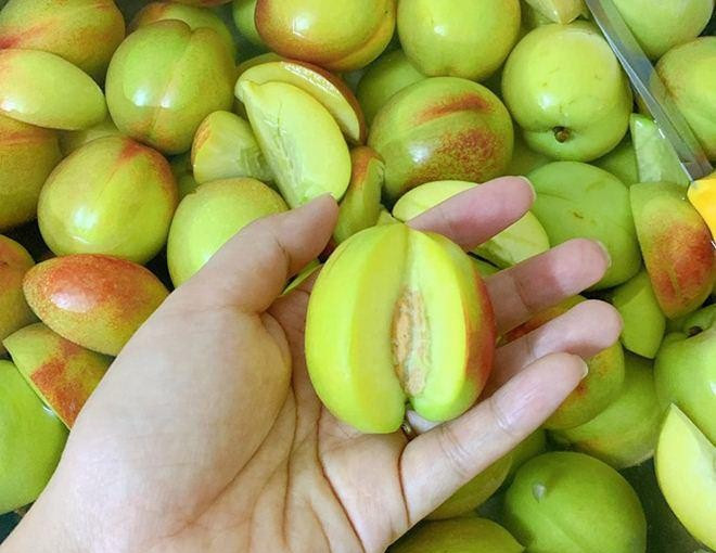 Ngoài ra, mua hàng phải có kiến thức, không phải lúc nào cũng nghe quảng cáo của chủ cửa hàng, có thể mua phải trái cây có hại cho sức khỏe.