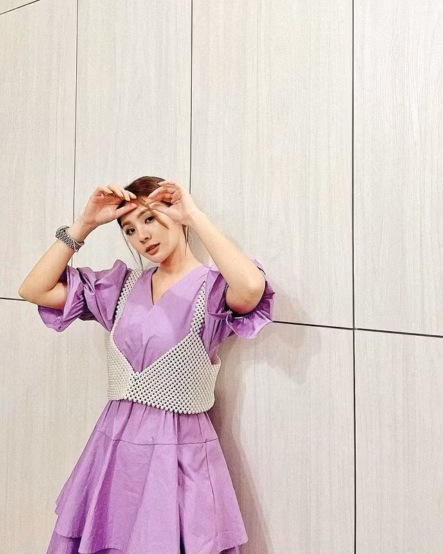 Nhìn qua có thể thấy, Từ Vĩ Ngâm rất yêu thích phong cách trẻ trung, năng động nhưng cũng pha chút cá tính, phá cách.